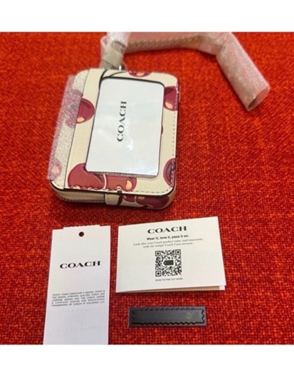 ❤️❤️❤️Coach Zip card case with cherry print ❤️❤️❤️ - Picture 3 of 5